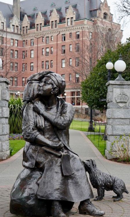 Emily Carr statue in Victoria BC