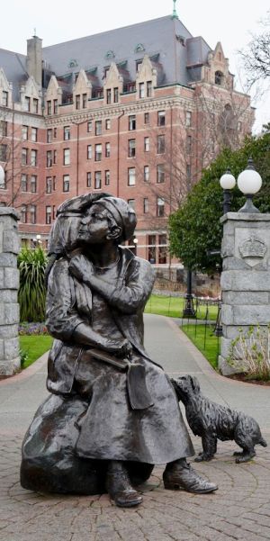 Emily Carr statue in Victoria BC